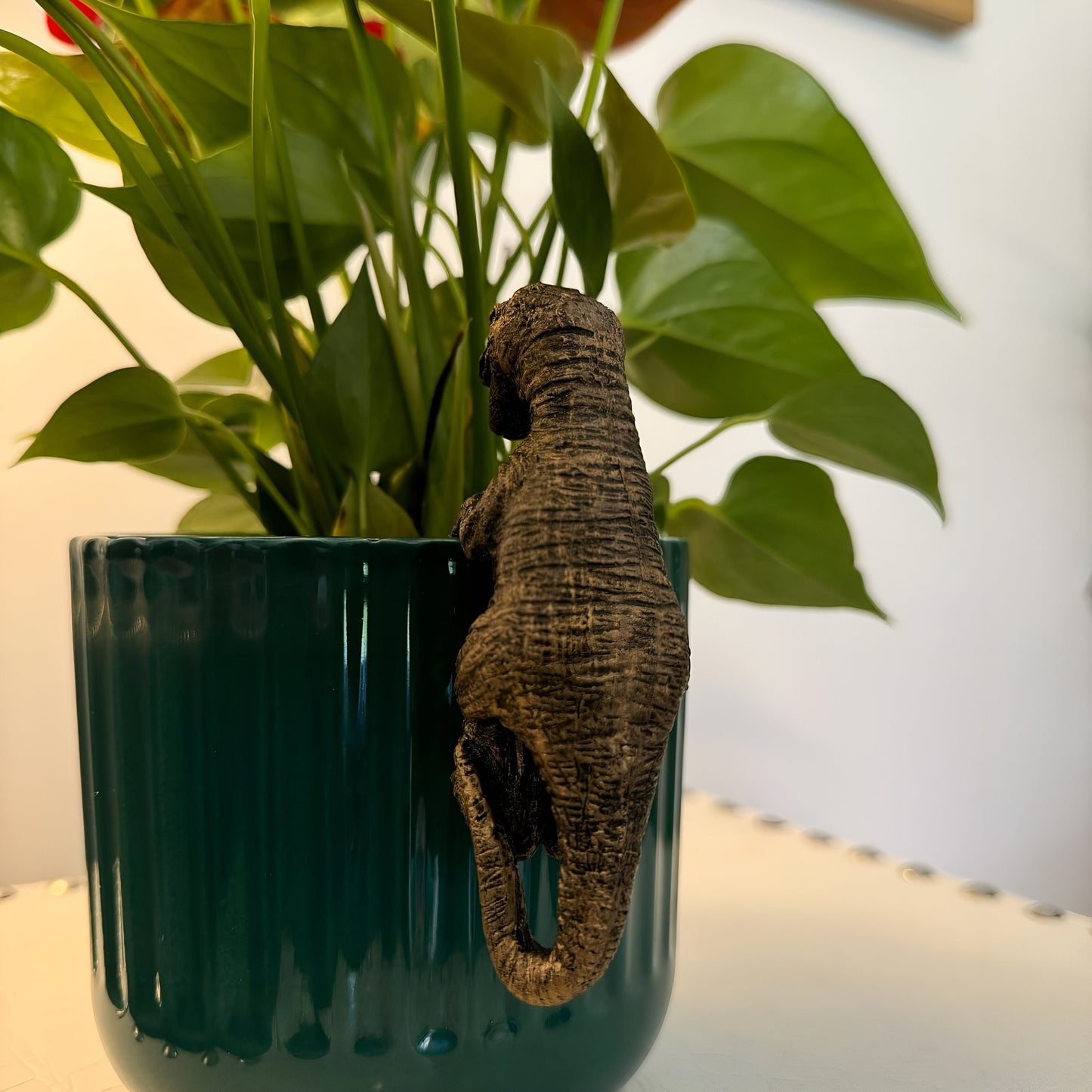 Dinosaur Flowerpot Hugger - Resin T-rex Plant Pot Hanger Decorer Indoors Garden Hanging Statue Figurines Decoration Toppings