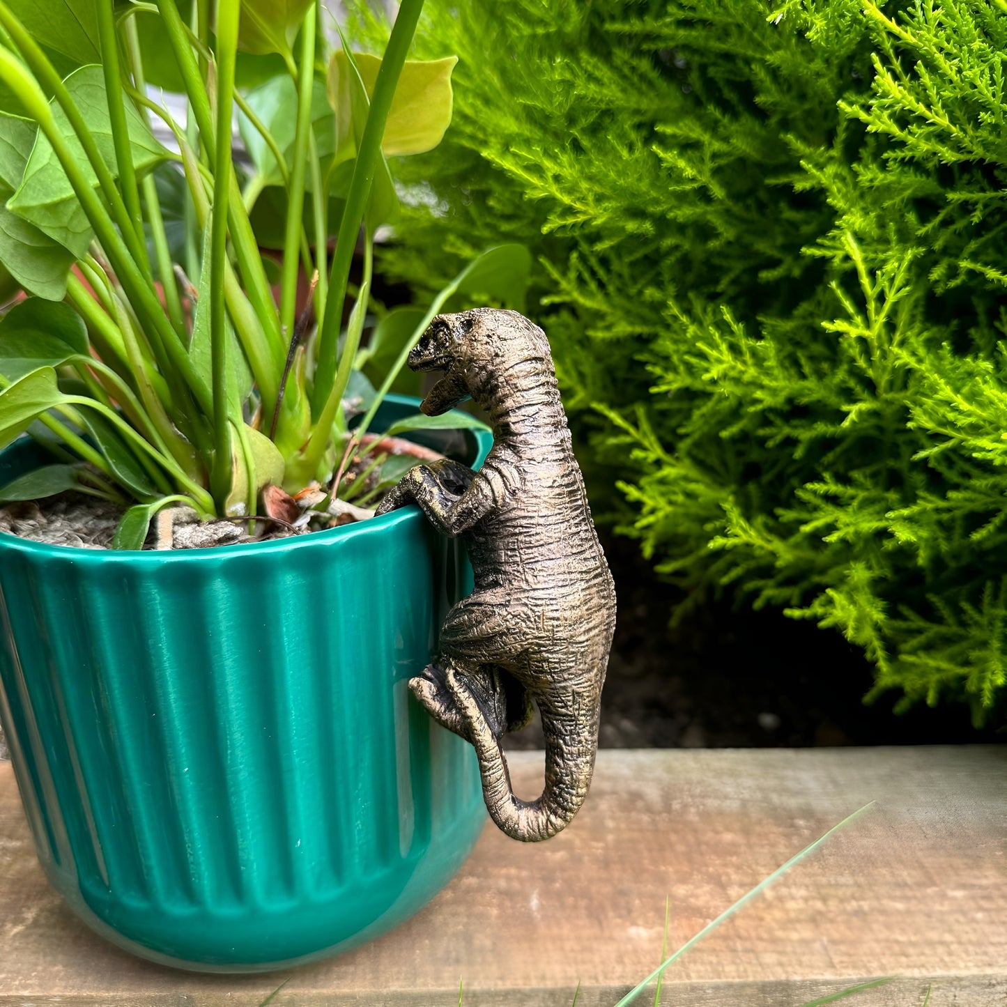 Dinosaur Flowerpot Hugger - Resin T-rex Plant Pot Hanger Decorer Indoors Garden Hanging Statue Figurines Decoration Toppings